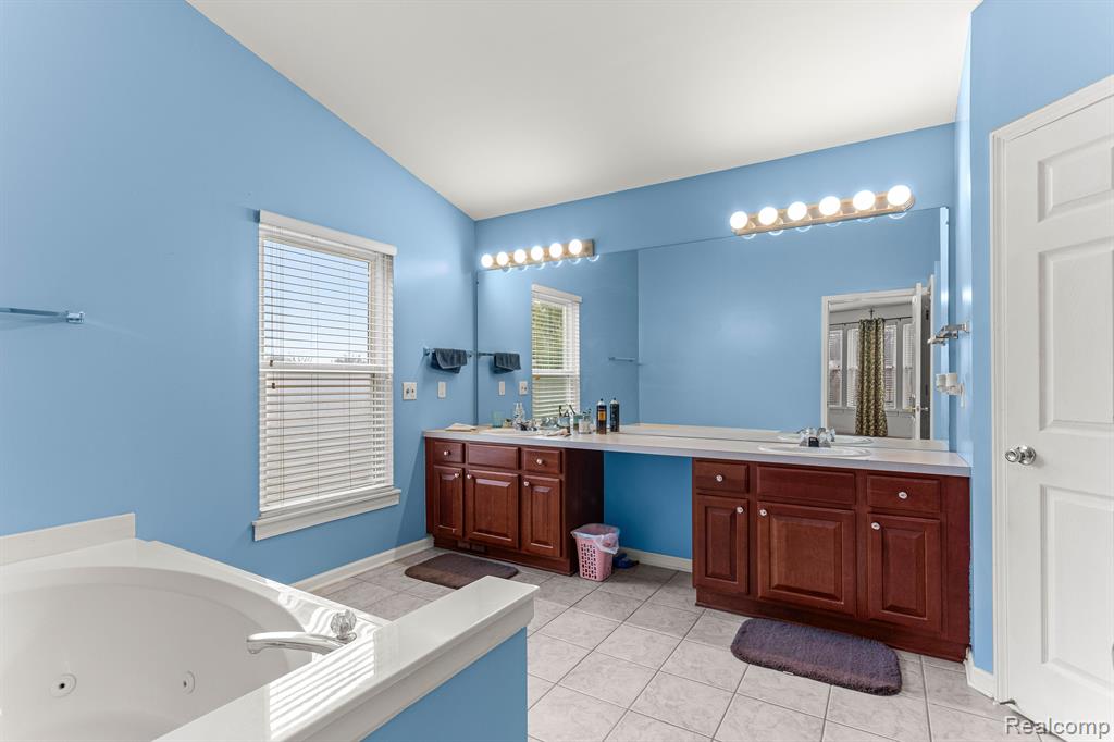48596 GREENWICH Lane, Canton, MI 48188 — Photo 25