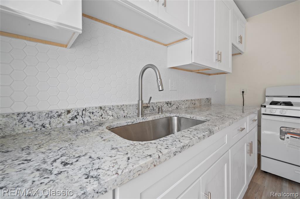 7239 Barrie Street, Dearborn, MI 48126 — Photo 32
