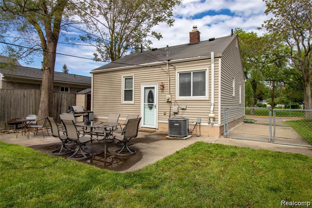 4033 OAKSHIRE Avenue, Berkley, MI 48072 — Photo 15