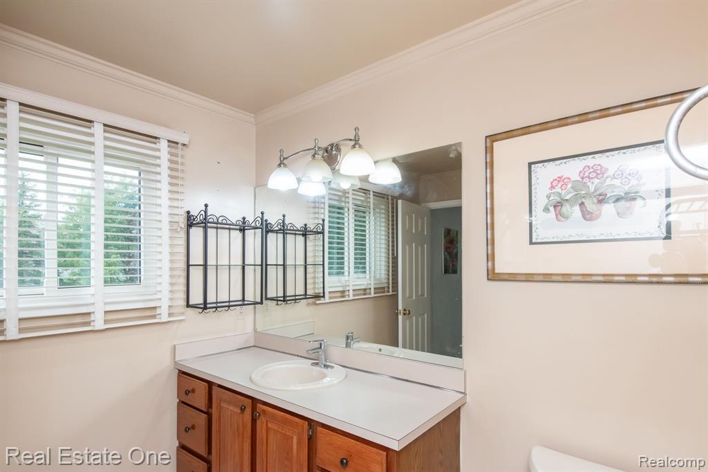 5201 CROWFOOT Drive, Troy, MI 48085 — Photo 49