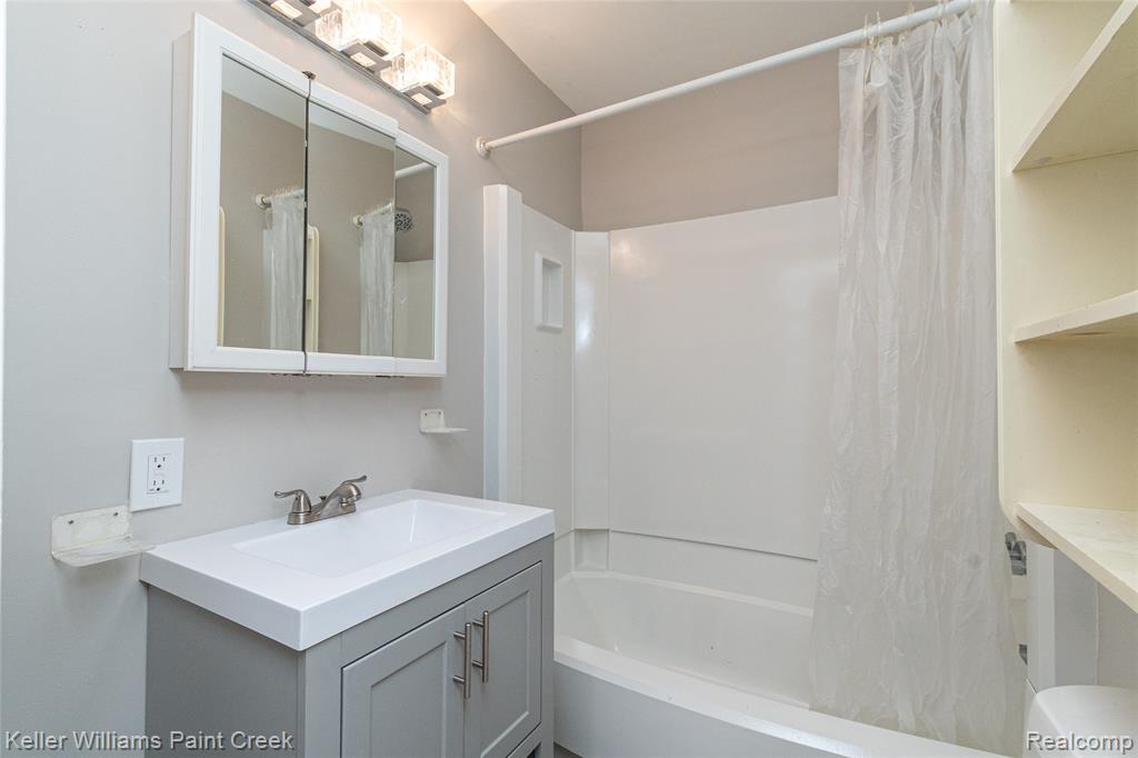 78 E Strathmore Avenue, Pontiac, MI 48340 — Photo 12