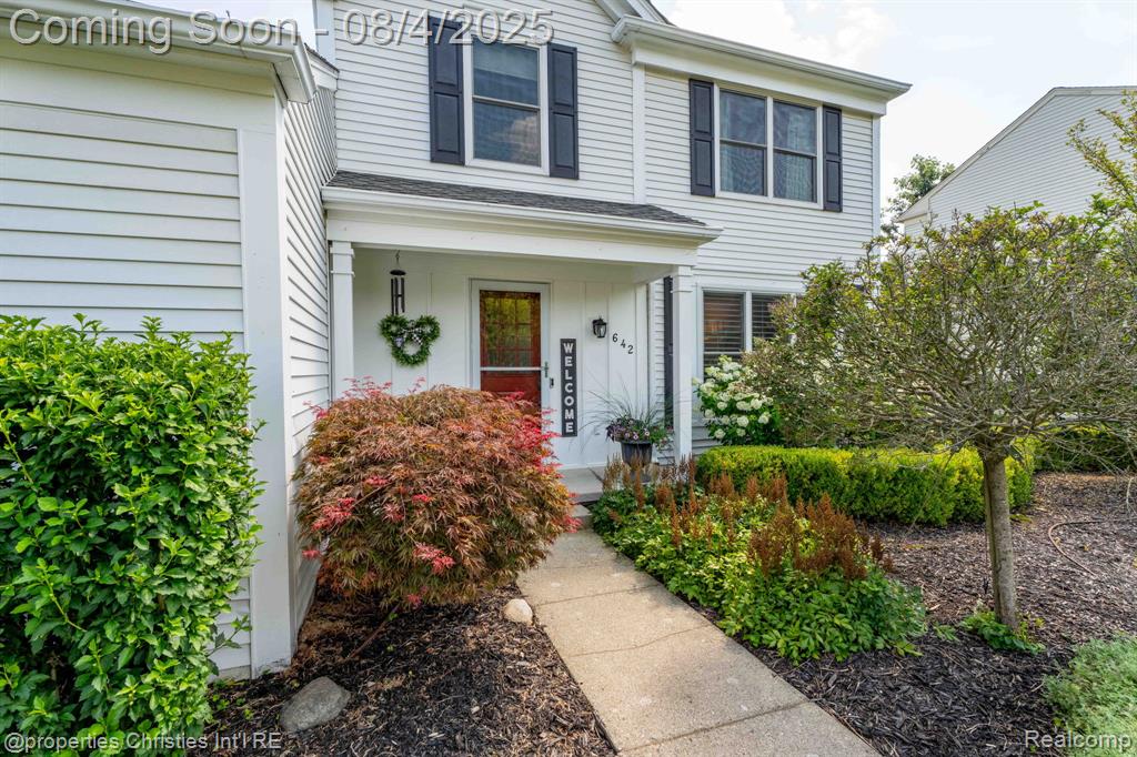 642 Whitney Drive, Rochester Hills, MI 48307 — Photo 3