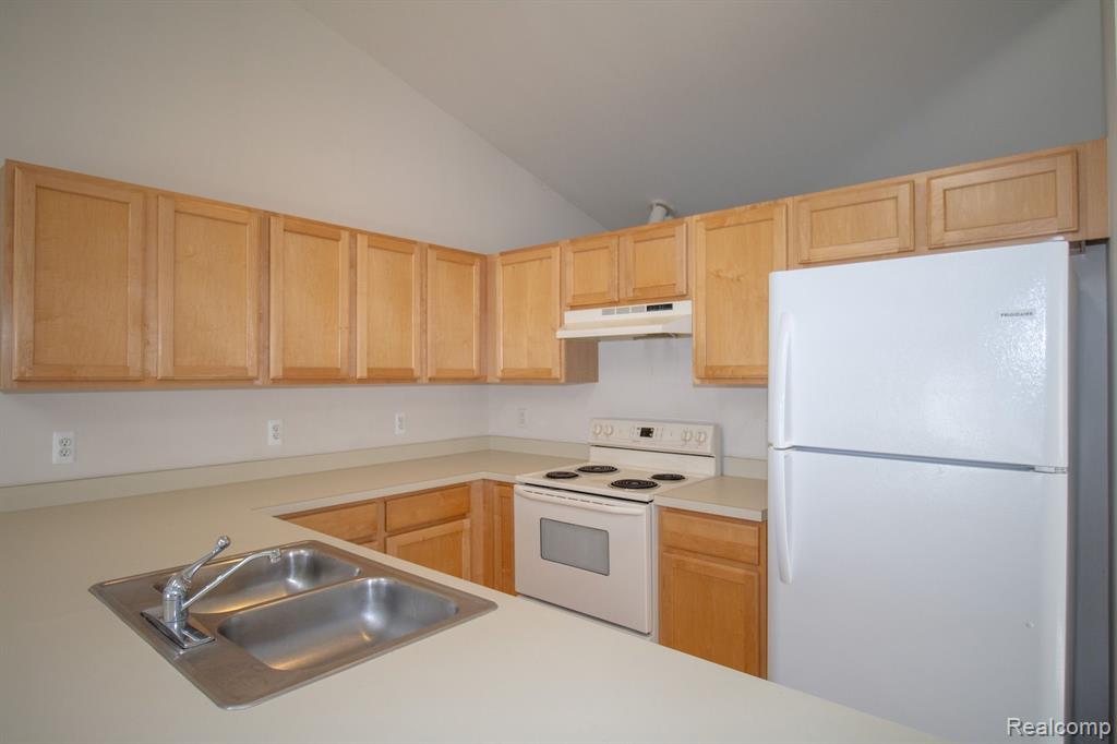 7051 MAGNOLIA Lane, Waterford, MI 48327 — Photo 11