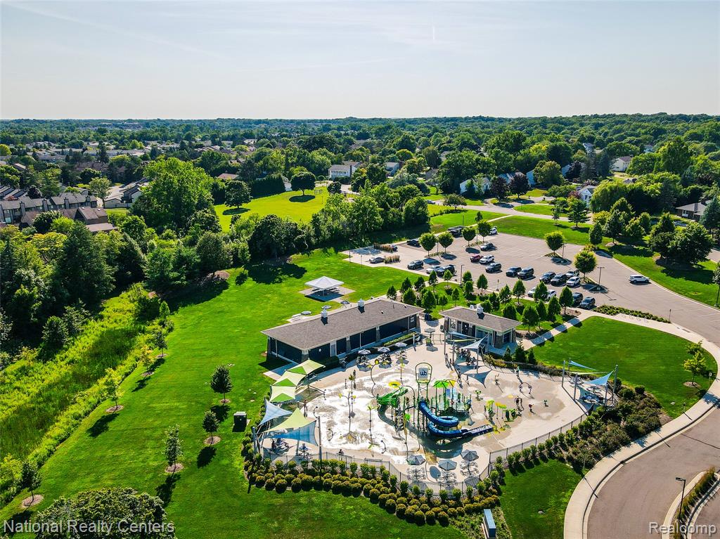 5459 N Piccadilly, West Bloomfield, MI — Photo 17