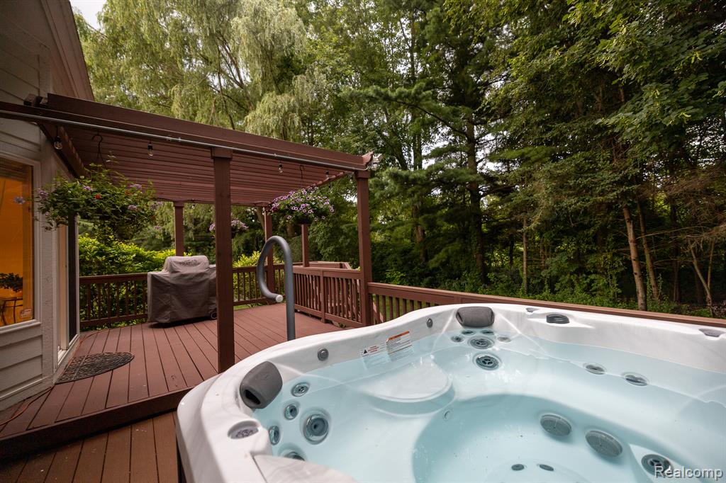 7185 Elderwood Circle, Clarkston, MI — Photo 11