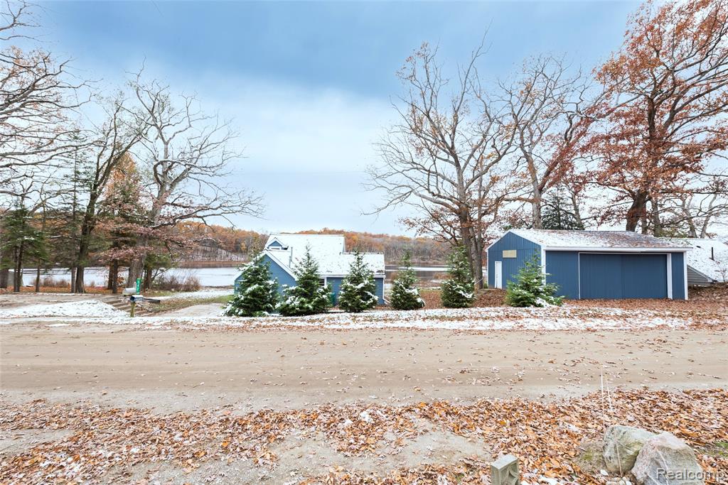 542 Oak Dale Drive, Chelsea, MI 48118 — Photo 5
