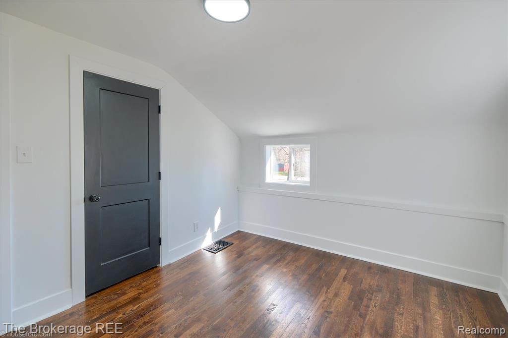 5447 Sitka Street, Burton, MI 48519 — Photo 40