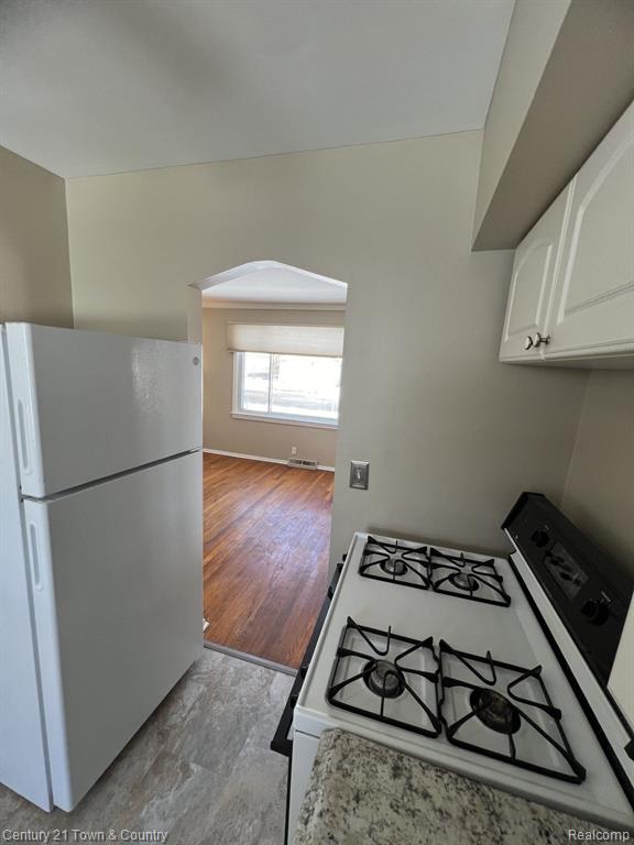 697 E ANNABELLE Avenue, Hazel Park, MI 48030 — Photo 20
