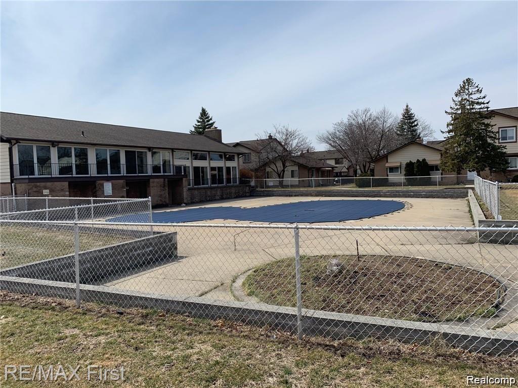 8401 18 Mile APT # 99 Road, Sterling Heights, MI 48313 — Photo 35
