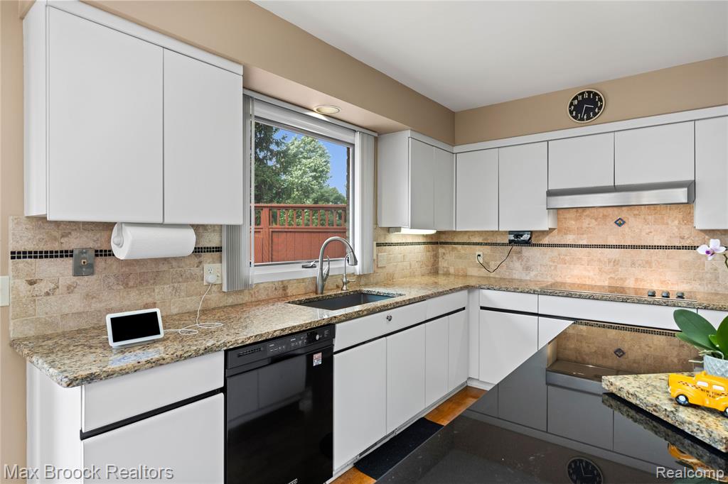 6684 Stonebridge E, West Bloomfield, MI — Photo 15