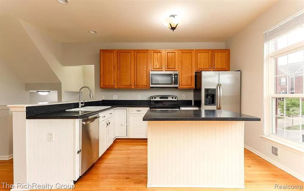 502 CHERRY ORCHARD Road, Canton, MI 48188 — Photo 5