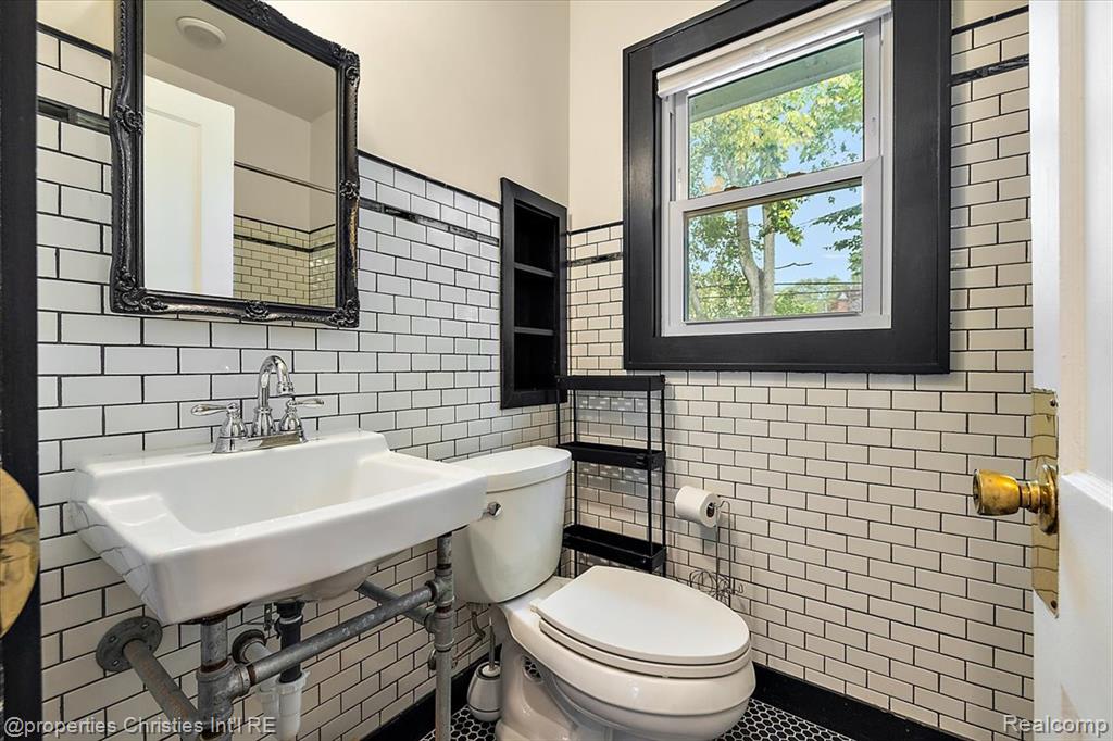 546 Leroy Street, Fenton, MI 48220 — Photo 19