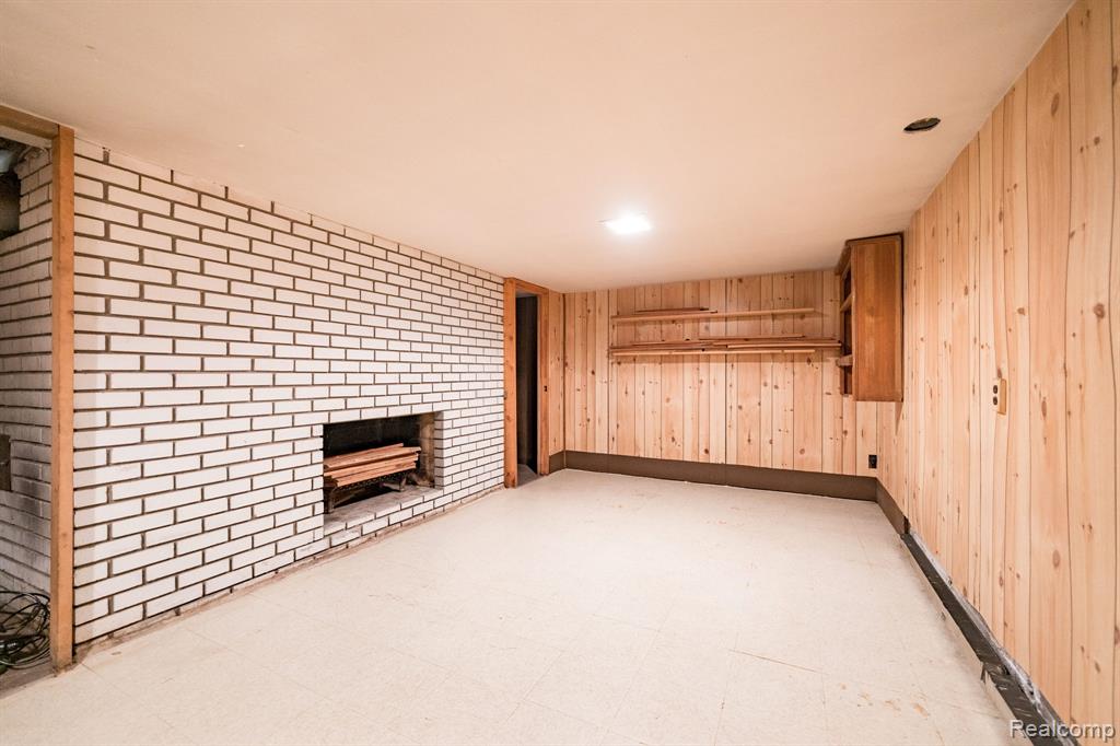 5871 Brewster Road, Rochester Hills, MI 48306 — Photo 33