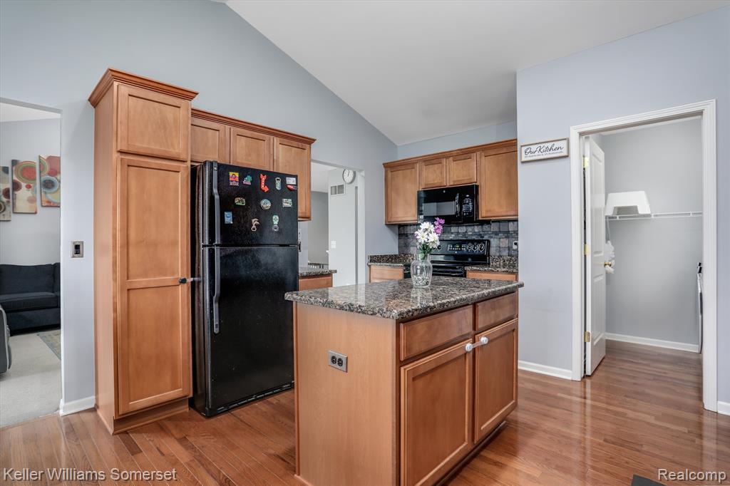 45918 DUTTON Drive, Macomb, MI 48044 — Photo 12