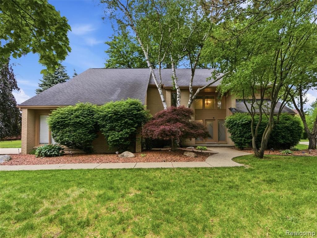 6394 Rose Boulevard, West Bloomfield, MI — front exterior