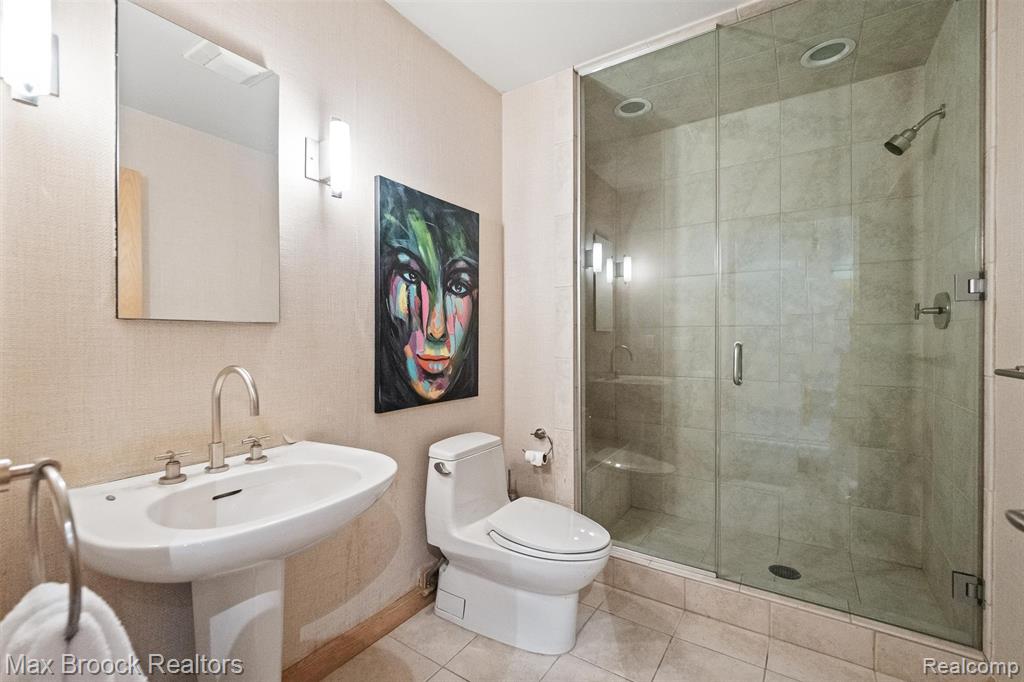 3333 W Shore Drive, Orchard Lake Village, MI 48324 — Photo 73
