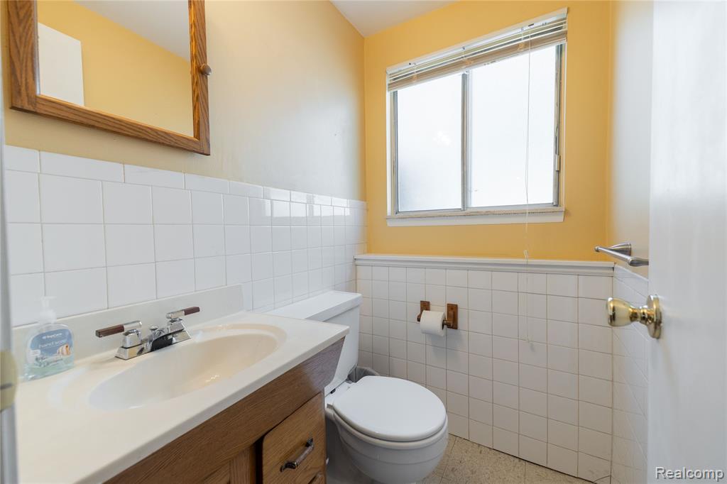 569 Hendrickson Boulevard, Clawson, MI — Photo 27