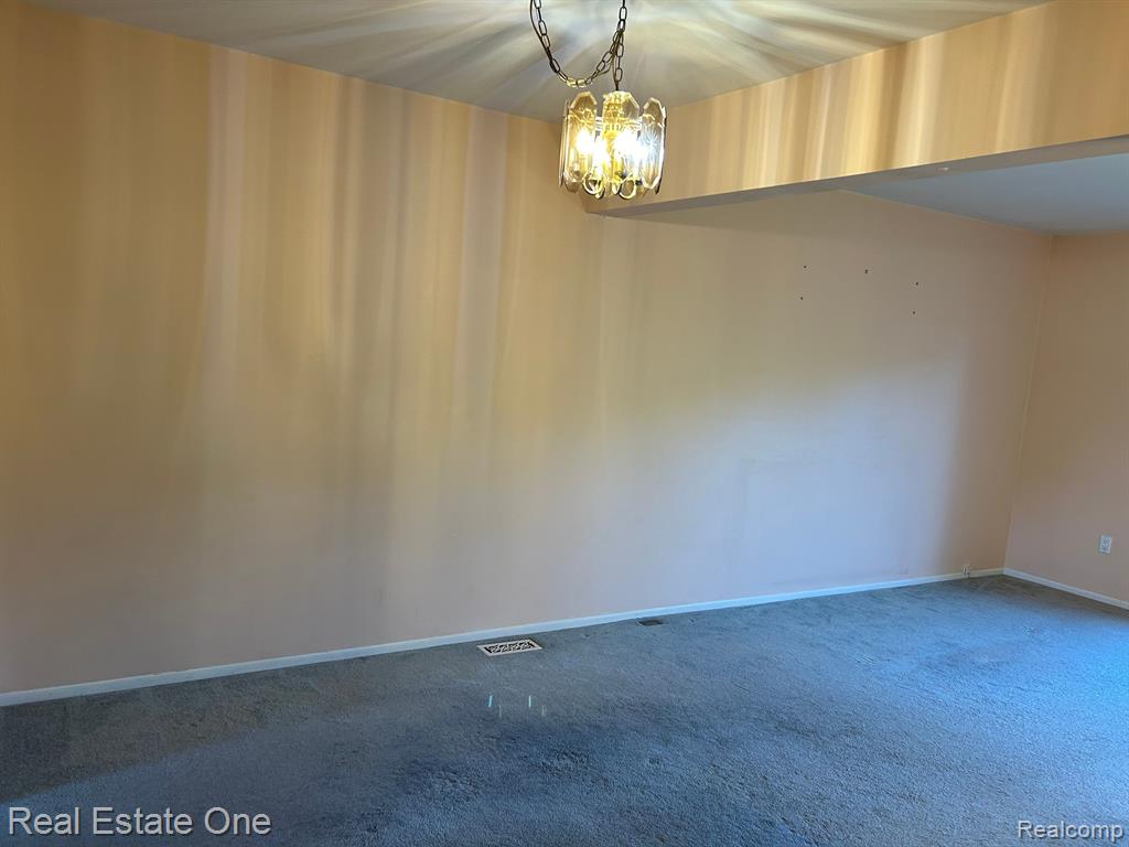 3988 OLD CREEK Road, Troy, MI 48084 — Photo 7