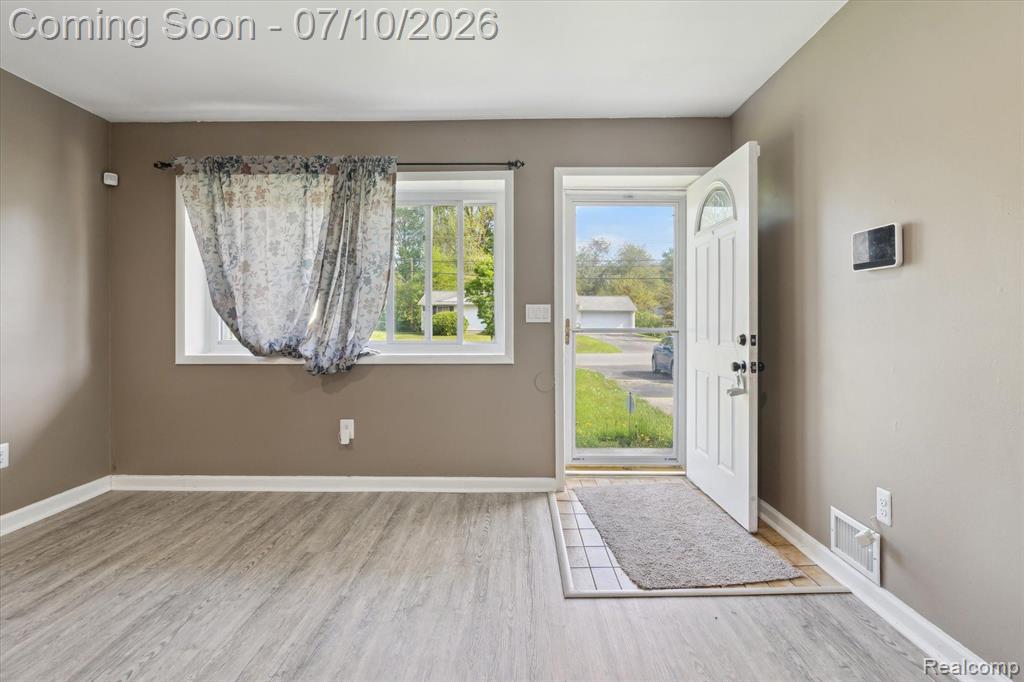 500 TROMBLEY Drive, Troy, MI 48083 — Photo 6