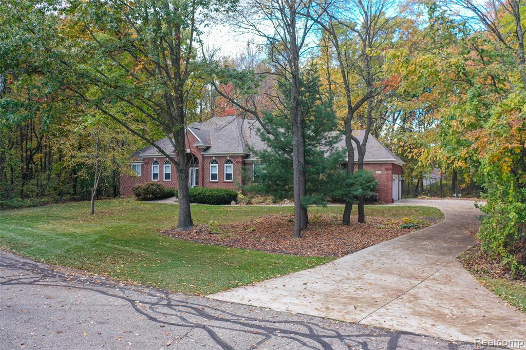 5812 Pine Breeze Drive, Clarkston, MI — Photo 34
