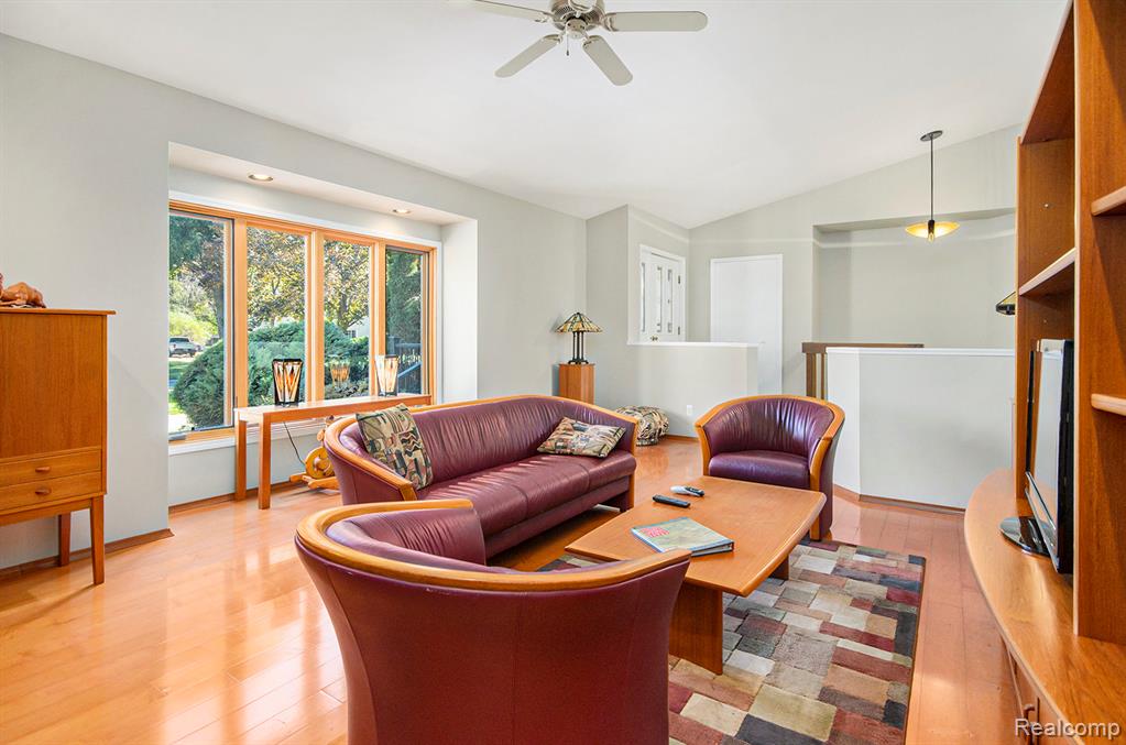 6429 Woodglen Drive, Clarkston, MI — Photo 4