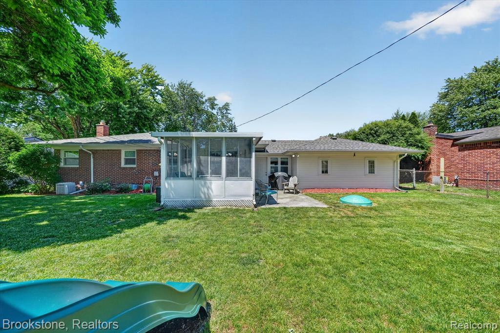 23784 Linne Street, Clinton Twp, MI 48035 — Photo 43
