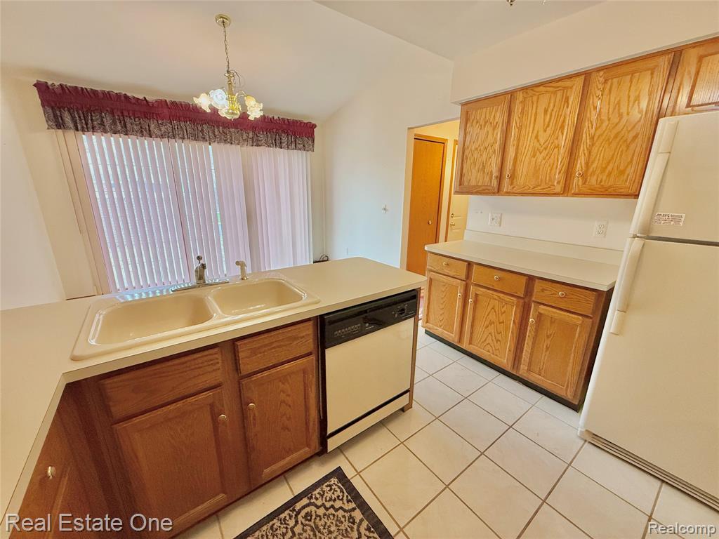 42827 Matthew Drive, Sterling Heights, MI 48313 — Photo 11
