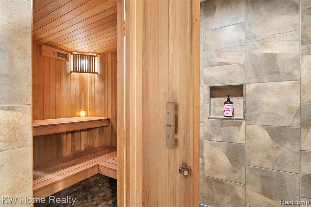 4143 EMERALD PINES Drive, Commerce Twp, MI 48390 — Photo 48