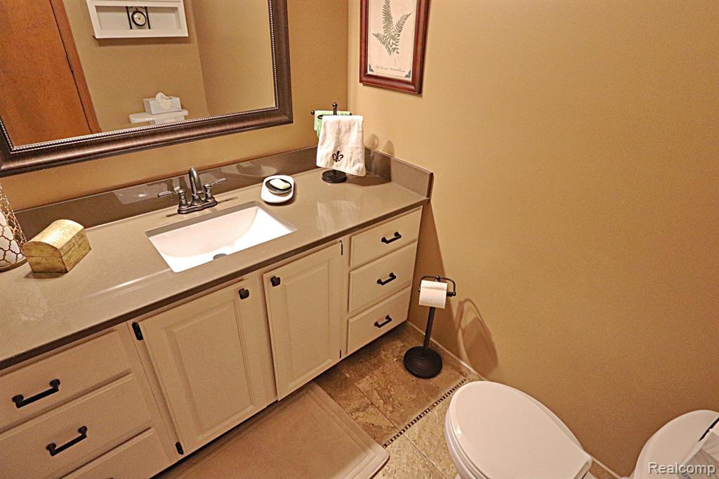 22249 RIVER PINES Drive, Farmington Hills, MI 48335 — Photo 9