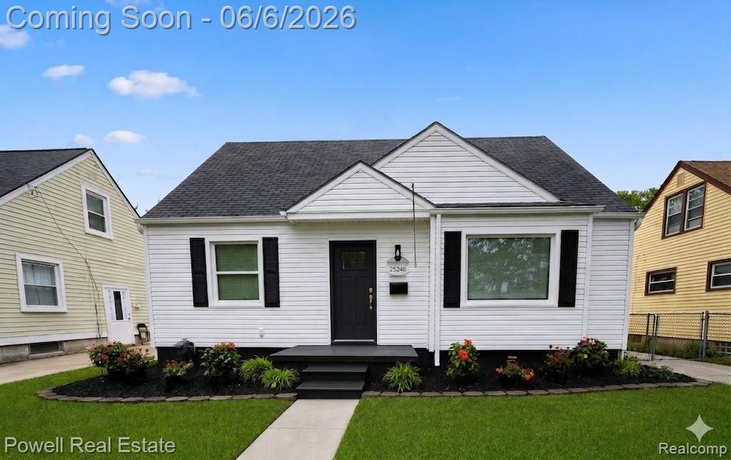 25246 Hayes Road, Roseville, MI 48066
