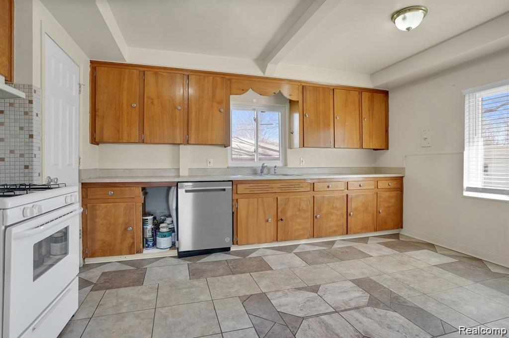 8155 VERMONT Avenue, Warren, MI 48093 — Photo 10