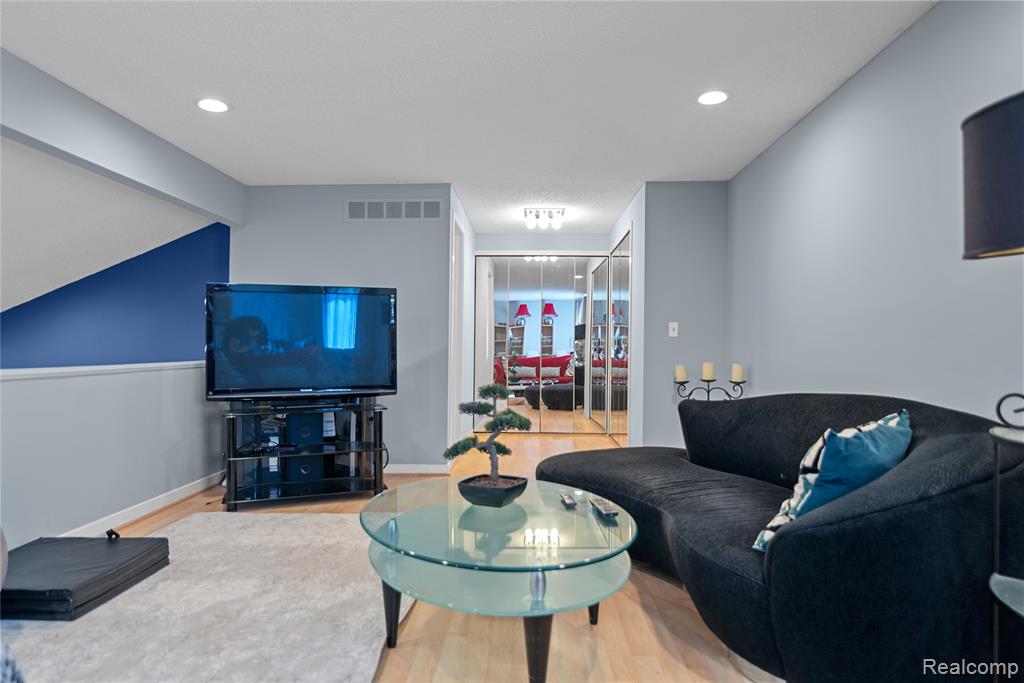 7975 Woodingham, West Bloomfield, MI — Photo 17