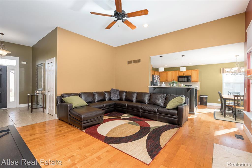4400 Pebble Creek Boulevard, Burton, MI 48439 — Photo 16