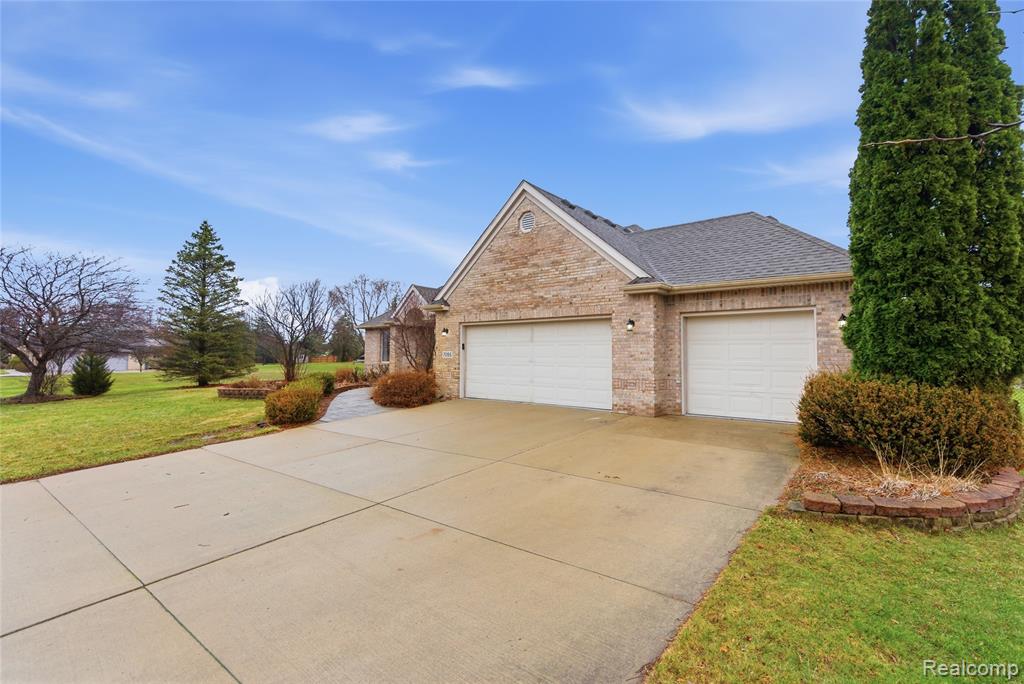 7095 Elmwood Drive, Grand Blanc, MI 48439 — Photo 5