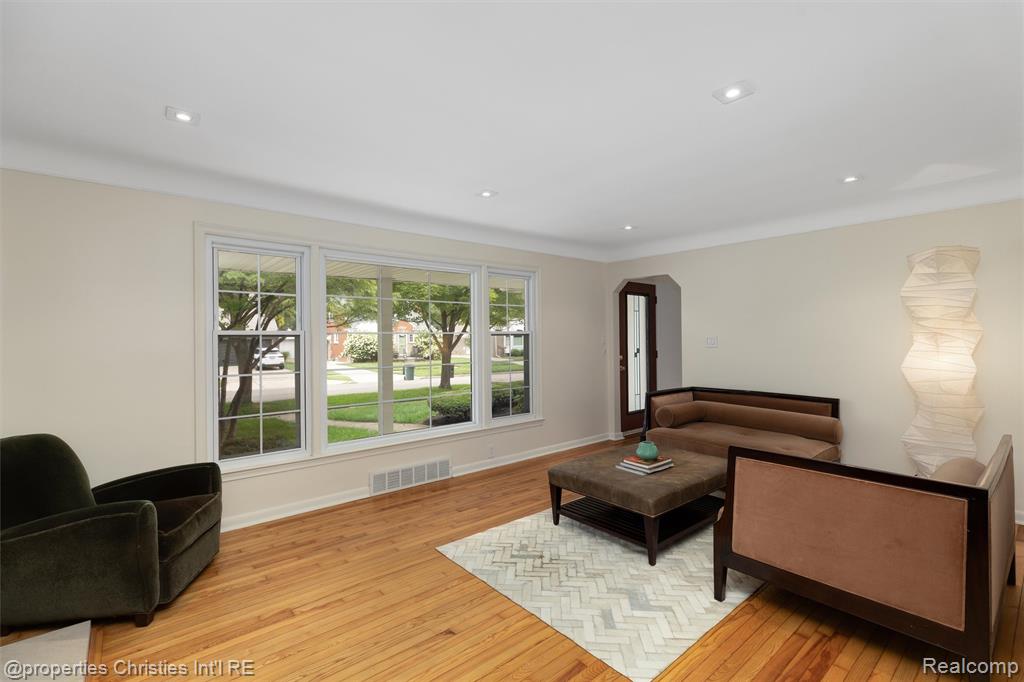 13323 Hart Avenue, Huntington Woods, MI — Photo 5