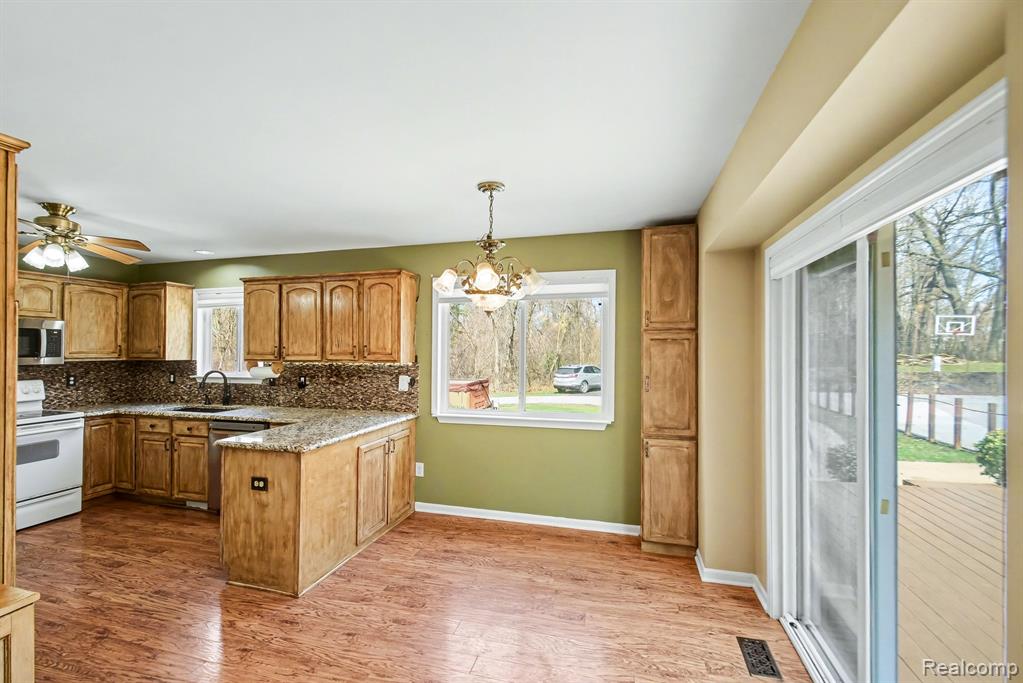 895 Orion Road, Lake Orion, MI 48362 — Photo 5