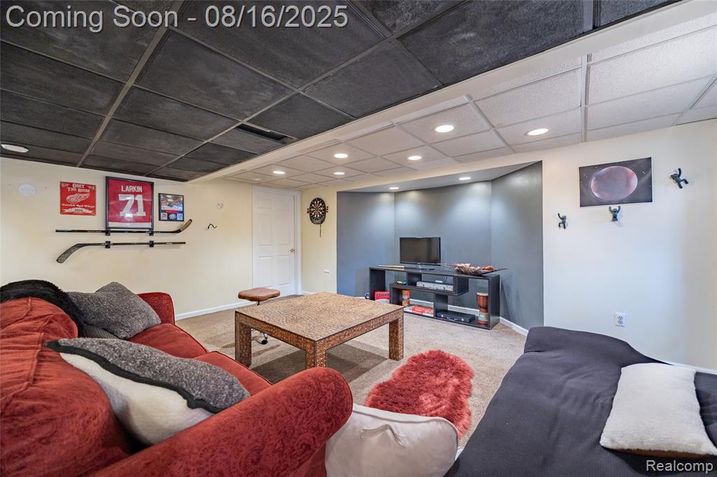 7085 Hickory Hollow Circle, Clarkston, MI 48348 — Photo 45