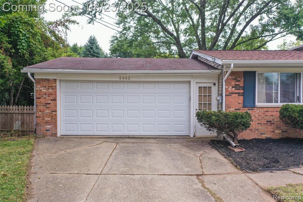 5443 Mancelona Drive, Grand Blanc, MI 48439 — Photo 24
