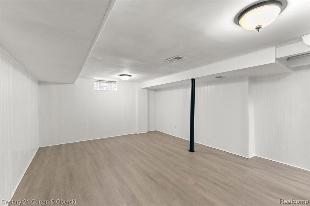 4615 MANDALAY Avenue, Royal Oak, MI 48073 — Photo 32