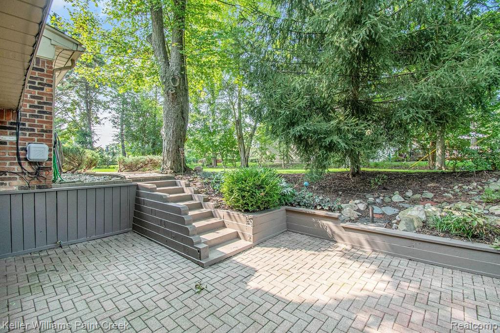 7374 WOODRIDGE Road, West Bloomfield, MI — Photo 21