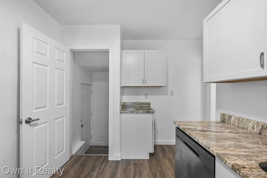 7335 Maple Street, Dearborn, MI 48126 — Photo 19