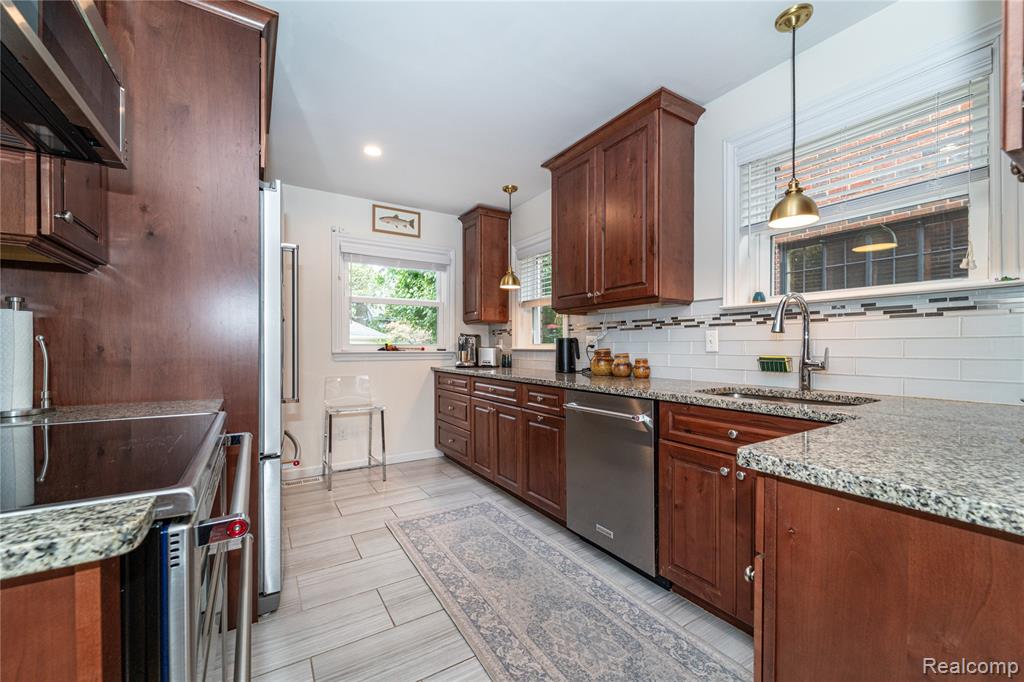838 W Oakridge Street, Ferndale, MI 48220 — Photo 13