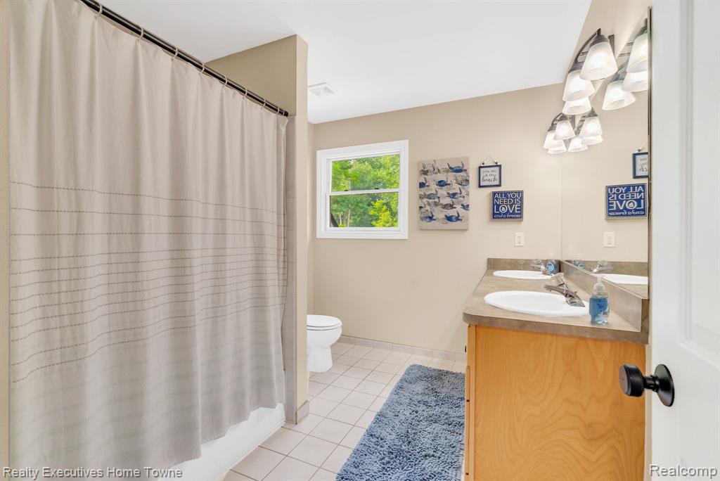 5453 BAYWOOD Drive, Fort Gratiot, MI 48059 — Photo 44