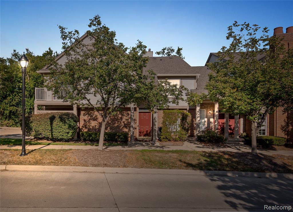 51 N Squirrel Road, Auburn Hills, MI 48326 — Photo 2