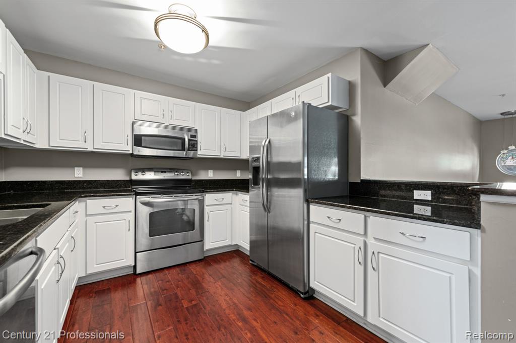 412 Boardwalk Drive, Walled Lake, MI 48390 — Photo 14