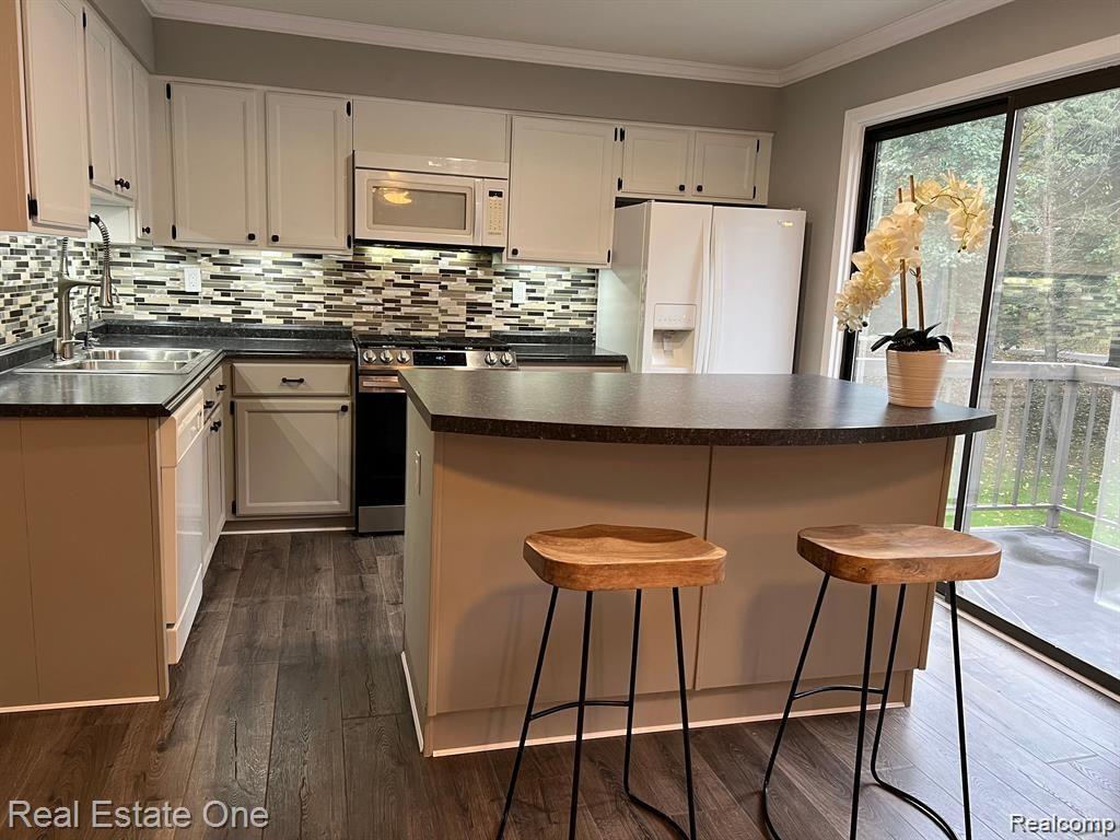 37033 RIDGEDALE Circle, Farmington Hills, MI 48331 — Photo 19