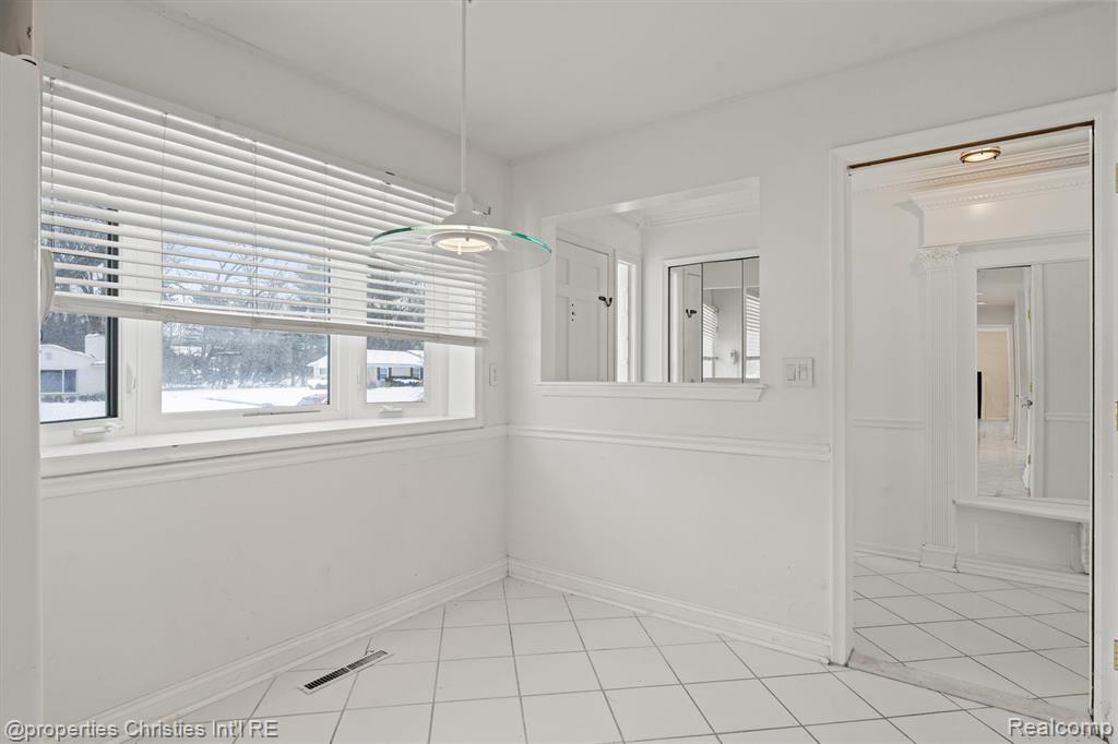 952 N Reading Road, Bloomfield Hills, MI 48304 — Photo 11