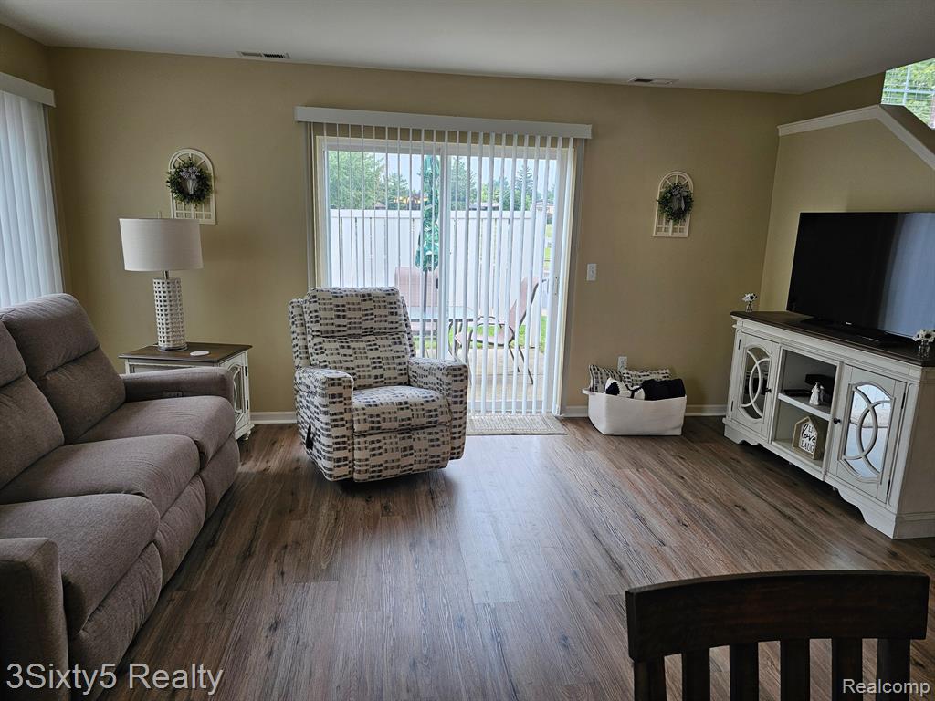 22041 FAIRLANE Boulevard, Woodhaven, MI 48183 — Photo 12