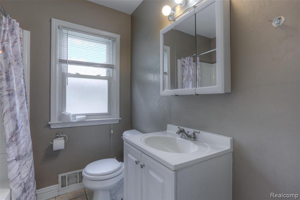 15489 DIXIE, Redford, MI 48239 — Photo 23