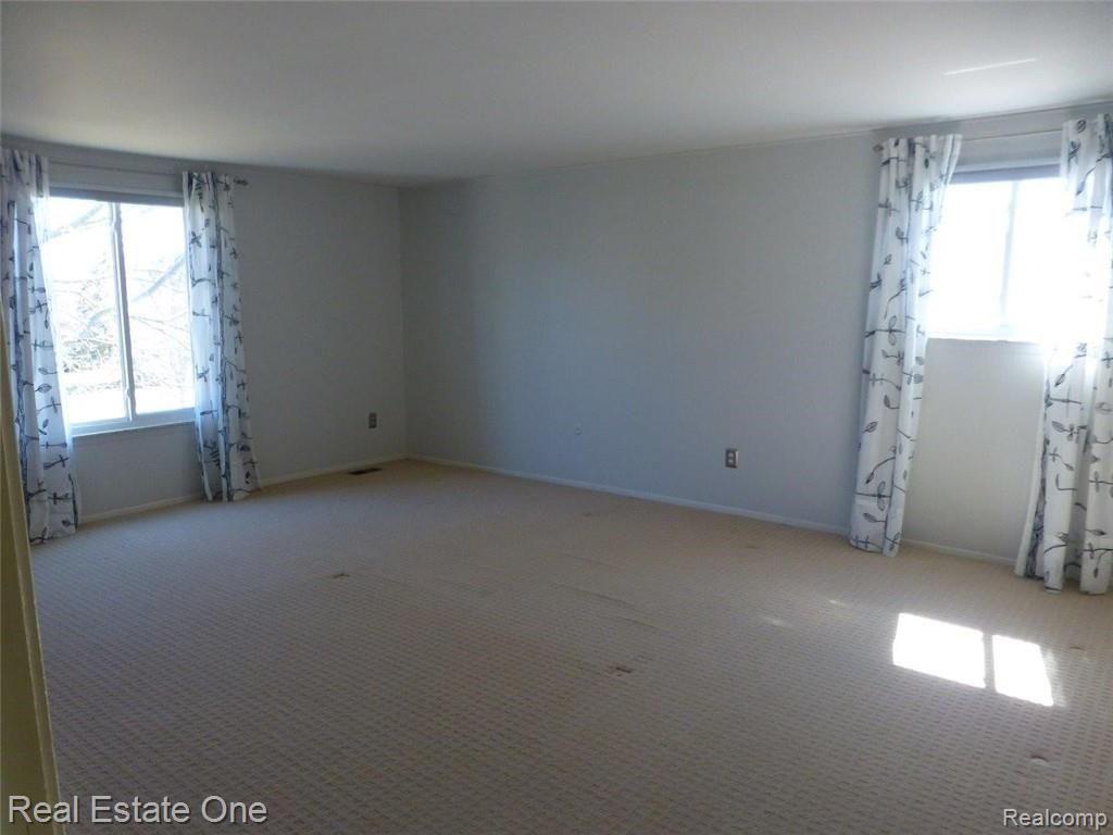5837 FOLKSTONE Drive, Troy, MI 48085 — Photo 21